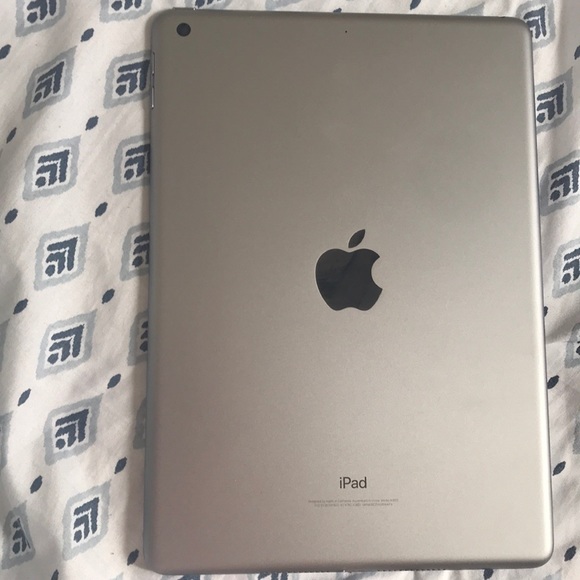 iPad - Picture 2 of 3